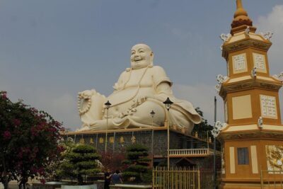1-Day Mekong Delta Cai Rang Floating Market-Ancient House-Pancake - Vinh Trang Pagoda and Mỹ Tho: a breather before the river turns busy