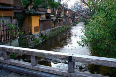 1 Hour Geisha Show in Kyoto - What Happens During the Evening: Two Dances, Q&A, Photos, and a Game