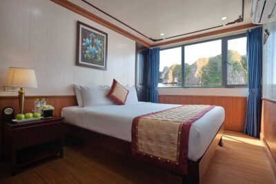 1 night Halong Bay Cruise-Titov Island,Surprise Cave,kayak,meals - Titov Island to Sung Sot: why the timing matters (and how to handle the early start)