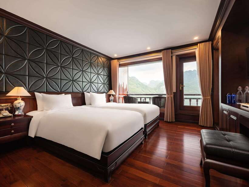 2-Day: Halong Lan Ha Bay 5 Stars Cruises w/Balcony & Bathtub - Food and service: what makes it feel like 5-star instead of just a boat tour