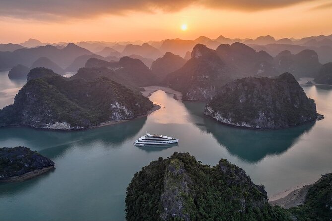 2 Days 1 Night Discovery Halong Lan Ha Bay Group for 2 adults - Day 2: sunrise, Tai-chi, and the Dark and Bright cave by rowing boat