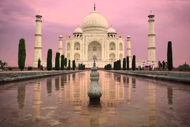 3-Day Private Luxury Golden Triangle Tour to Agra and Jaipur From New Delhi - Delhi Day 1: Qutub Minar, Lotus Temple, and Old Delhi by rickshaw