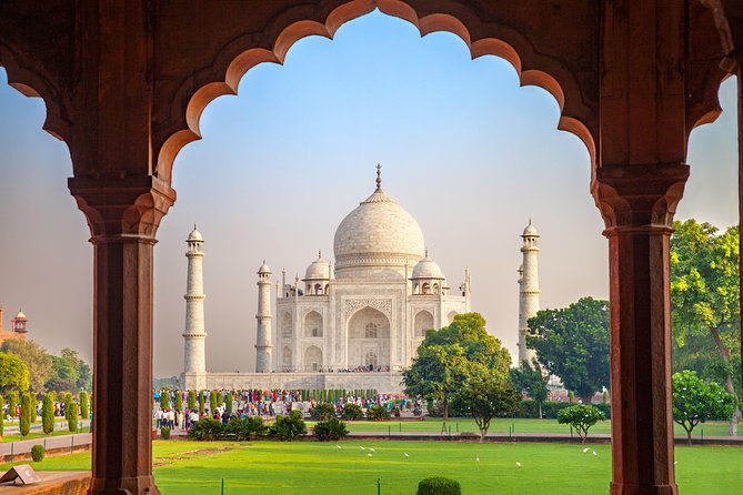3-Days Private Golden Triangle Tour: Delhi, Agra & Jaipur by Car - Day 1 in Delhi: Qutub Minar, Lotus Temple, and Old Delhi by Foot