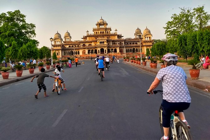 3-Hour Morning Bike Tour of Jaipur - Hawa Mahal photo stop in the right light
