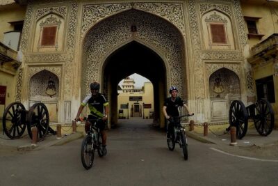 3-Hour Morning Bike Tour of Jaipur - Getting into the walled Pink City at street level