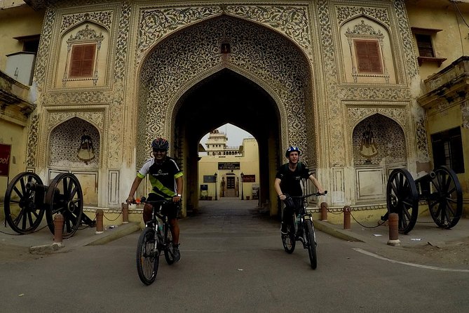 3-Hour Morning Bike Tour of Jaipur - Getting into the walled Pink City at street level