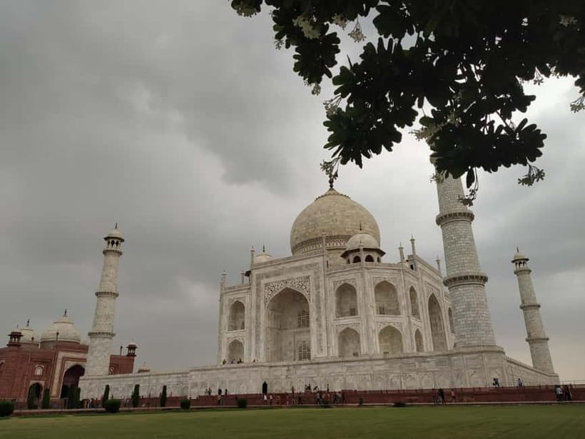 Agra: Taj Mahal and Mausoleum Guided Tour with Skip-the-Line - How the guide makes the Taj Mahal feel less like a postcard