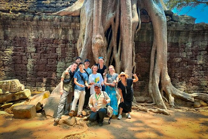 Angkor Wat full Day 'Small Group with sunset & Tour Guide - Sunset expectations: how to get the best view from Phnom Bakheng