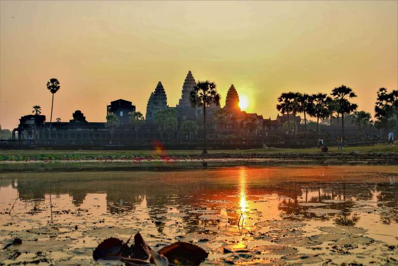 Angkor Wat: Highlights and Sunrise Guided Tour - Why the guide and driver can make or break the day