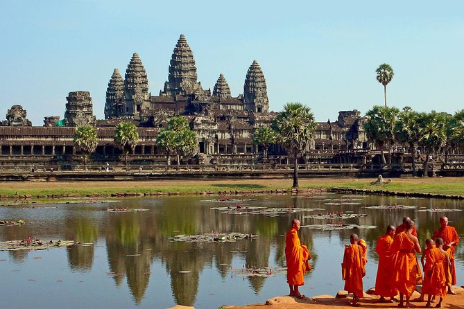 Angkor Wat Private Day Tour from Siem Reap - Getting Started: 8am Hotel Pickup and First Temple Context