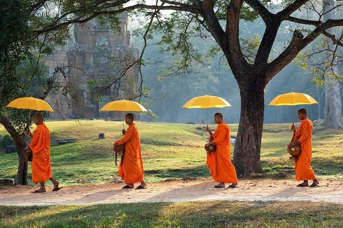 Angkor Wat Small-Group Exploration with Expert Guide - Angkor Wat: the main event in 2 hours