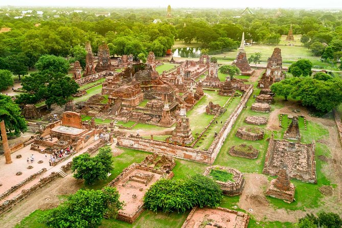 Ayutthaya Temples and River Cruise from Bangkok - Wihan Phra Mongkhon Bophit: the big seated Buddha