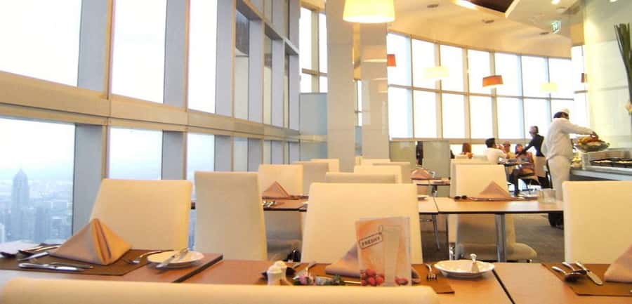 Baiyoke 82nd Floor: Crystal Grill Buffet & Observation Deck - Service, atmosphere, and the small things that can change the mood