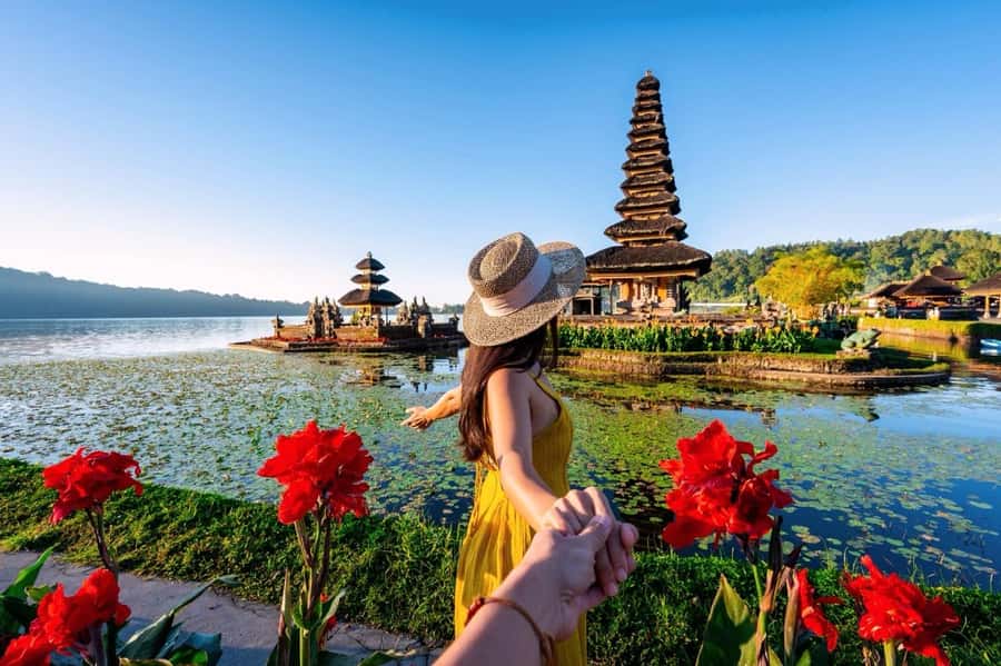 Bali: Lake Bratan, Handara Gate, Waterfall & Swing Tour - Handara Gate: Split-Gate Photos in the Highlands