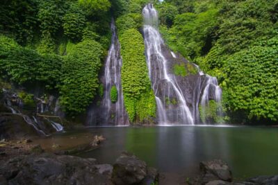 Bali: Lake Bratan, Handara Gate, Waterfall & Swing Tour - Ulun Danu Beratan: The Lakeside Temple You’ll Keep Looking At