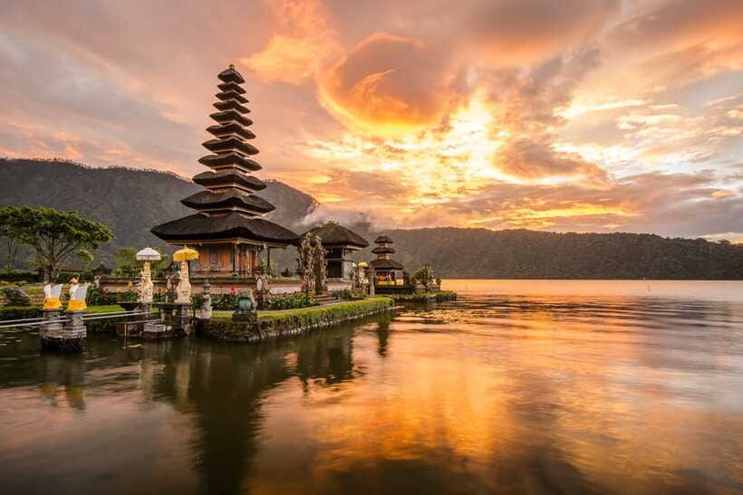 Bali: Lake Bratan, Handara Gate, Waterfall & Swing Tour - Wanagiri Hidden Hills: Lake Views and the Jungle Swing