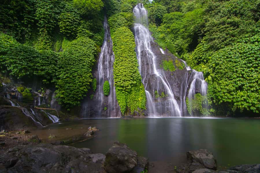 Bali: Lake Bratan, Handara Gate, Waterfall & Swing Tour - Ulun Danu Beratan: The Lakeside Temple You’ll Keep Looking At