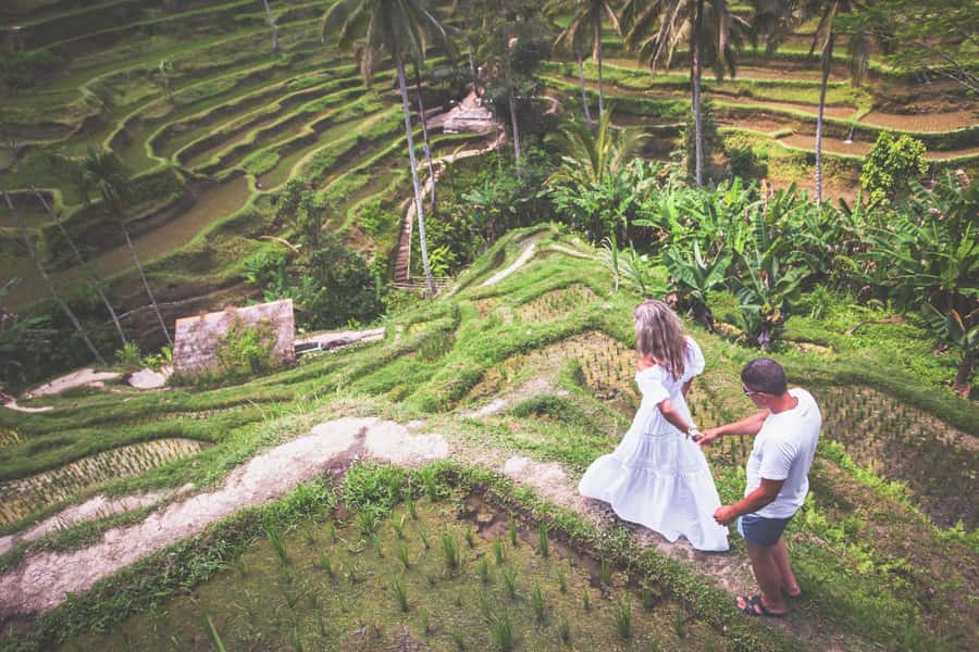 Bali: Lempuyang Quick Access, Waterfall, Water Palace & More - Guides and photo help: why this tour earns repeat high scores