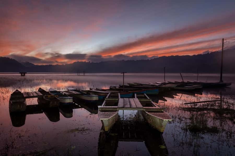 Bali: Munduk Waterfalls Trek, Twin Lakes and Temple Tour - Ulun Danu Tamblingan Temple: Photo Time With Modest Dress Rules