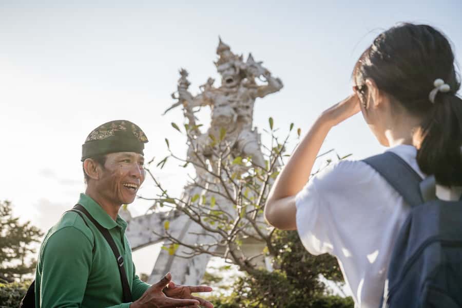 Bali: Skip-the-line Uluwatu Temple and Kecak Fire Dance Tour - Monkeys at Uluwatu: keep it simple, keep it zipped