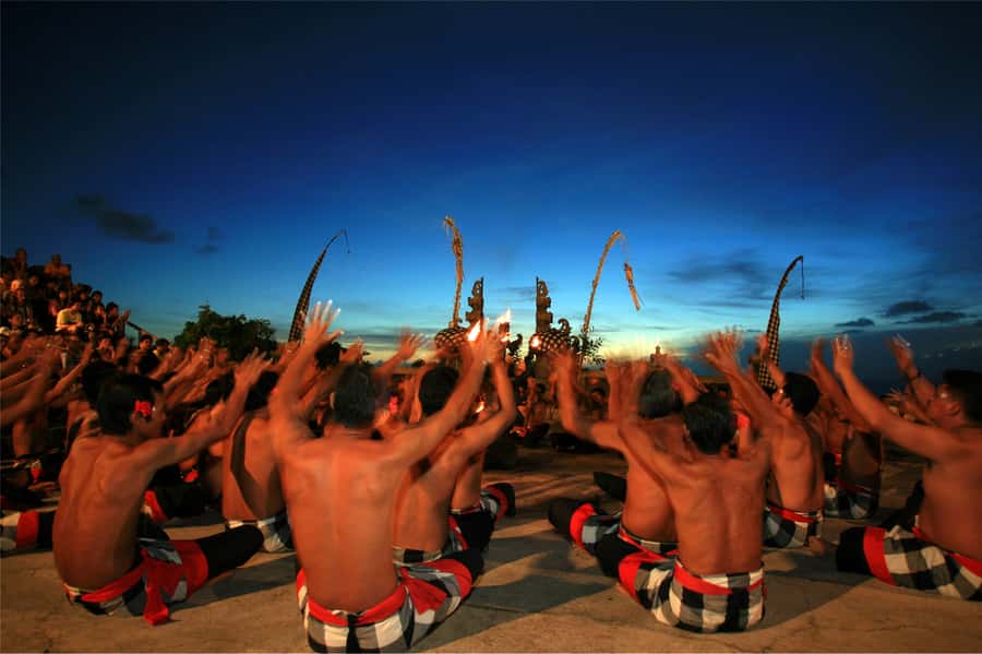 Bali: South Coast Uluwatu, Tanah Lot, and Jimbaran Day Trip - Tanah Lot at low-tide drama: where the views do the talking