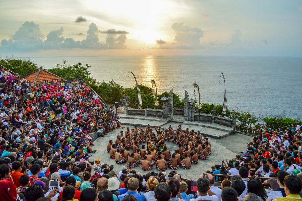 Bali Sunset: Uluwatu Temple, Kecak Dance and Jimbaran Bay - Jimbaran Bay seafood dinner: romantic, sandy, and often pricier