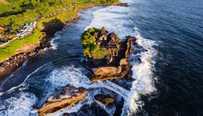 Bali: Tanah Lot, Jatiluwih Terrace, & Ulundanu Beratan Tour - Tanah Lot Sea Temple: Where the Ocean Turns It Into a Photo Stop