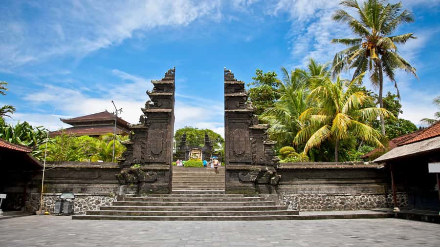 Bali: Tanah Lot Temple Half Day Sunset Tour - Tanah Lot’s Rock-and-Sea Setting: Why This Temple Works