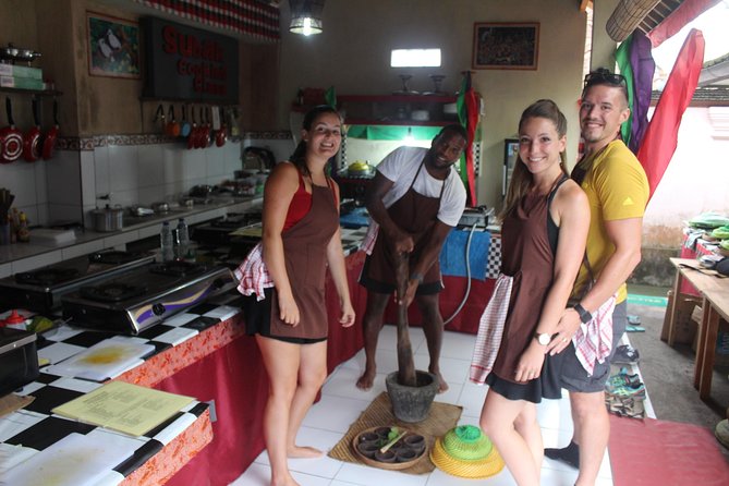 Balinese Ubud cooking school (9 Dish Cooking and Market Tour) - Lunch and tasting: what to expect when you sit down