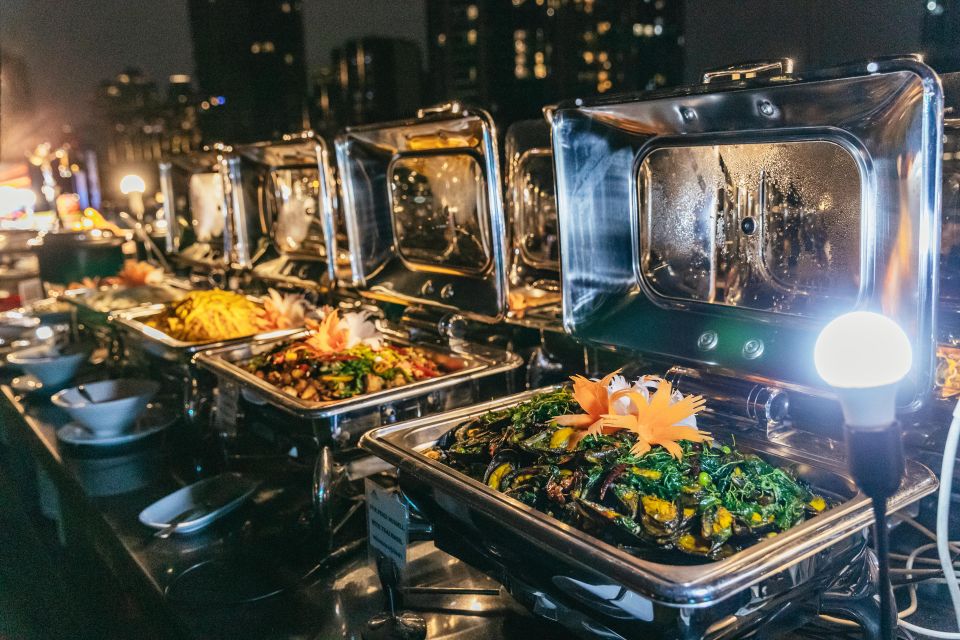 Bangkok: Alangka Luxury Buffet Dinner Cruise With Live Music - The Buffet That’s Actually Two Menus: Thai Favorites Plus International Seafood