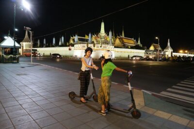 Bangkok: E-Scooter Night Tour with Local Street Food - The 3-hour route: temples, river, and the 24-hour flower market