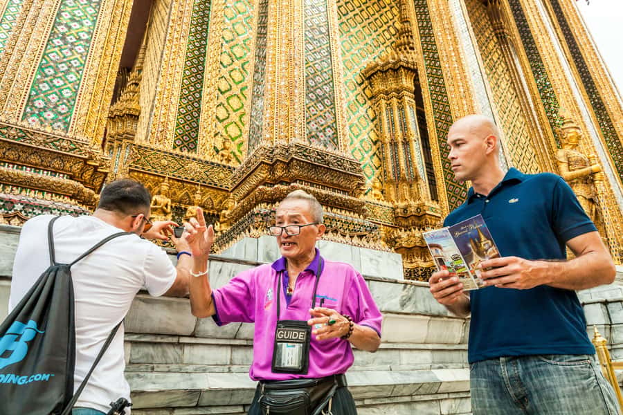 Bangkok: Grand Palace, Wat Pho, and Wat Arun Private Tour - Wat Pho and the Reclining Buddha: the optional upgrade that pays off