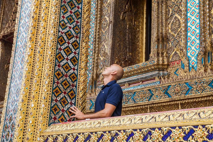 Bangkok: Grand Palace, Wat Pho, and Wat Arun Private Tour - Temple etiquette in Bangkok: dress code, shoes, and photo limits