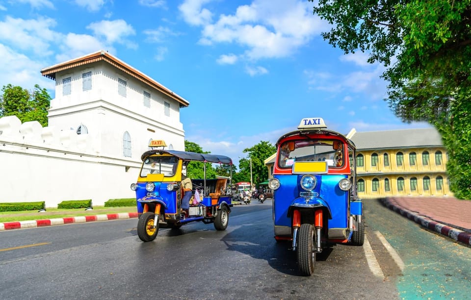 Bangkok: Guided Tour in a Typical Thai Tuk-Tuk - Wat Pho and Wat Arun from outside: the best timing is seeing the river picture