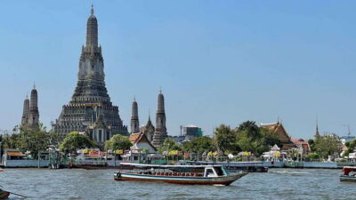 Bangkok: Longtail Boat Canal Tour to Wat Arun - Tha Tian Pier to Khlong Bang Luang Artist House: Starting in the Right Place
