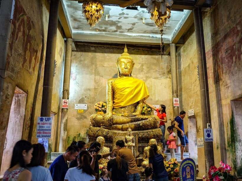 Bangkok: Maeklong Railway & Amphawa Floating Market Day Trip - Firefly Boat Tour on the Maeklong River: Dusk Magic With Real Practical Needs