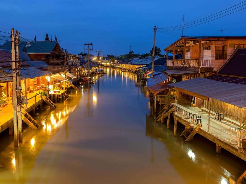 Bangkok: Maeklong Railway & Amphawa Floating Market Day Trip - Who This Tour Fits Best (and Who Should Skip It)