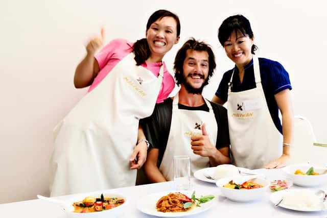 Bangkok: Maliwan Thai Cooking Class with Market Tour - Your Four Dish Plan: From Curry and Pad Thai to a Sweet Finish