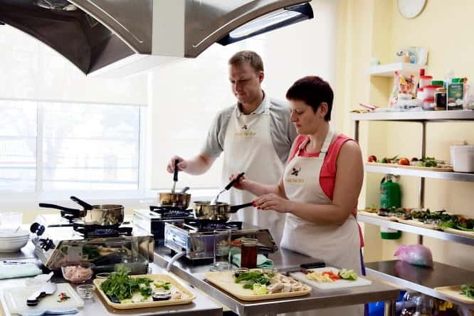 Bangkok: Maliwan Thai Cooking Class with Market Tour - Price and Value for a 4-Hour Small-Group Class