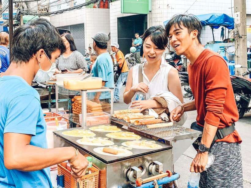 Bangkok: Must-Try Hidden Bike & Food Experience - Wat Kalayanamitr Varamahavihara: Temple Time With Real Etiquette