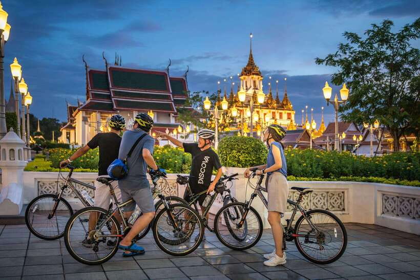Bangkok: Night Bike Tour with Temples & Flower Market Visit - Key Highlights