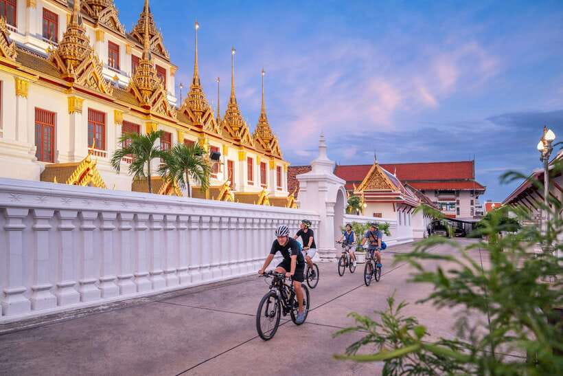 Bangkok: Night Bike Tour with Temples & Flower Market Visit - Loha Prasat, Democracy Monument, and Khao San Road Without the Day Crowds