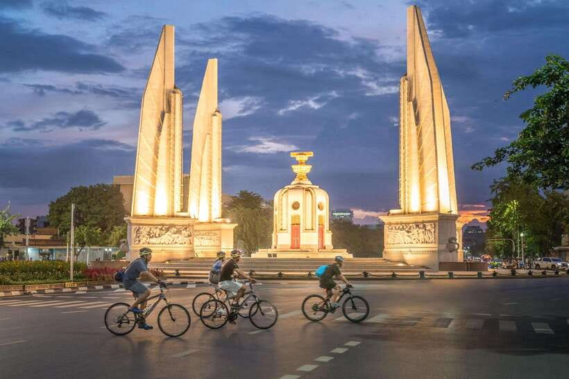 Bangkok: Night Bike Tour with Temples & Flower Market Visit - Price and Value: What $35 Buys You (and Why It’s Not Just “Transportation”)