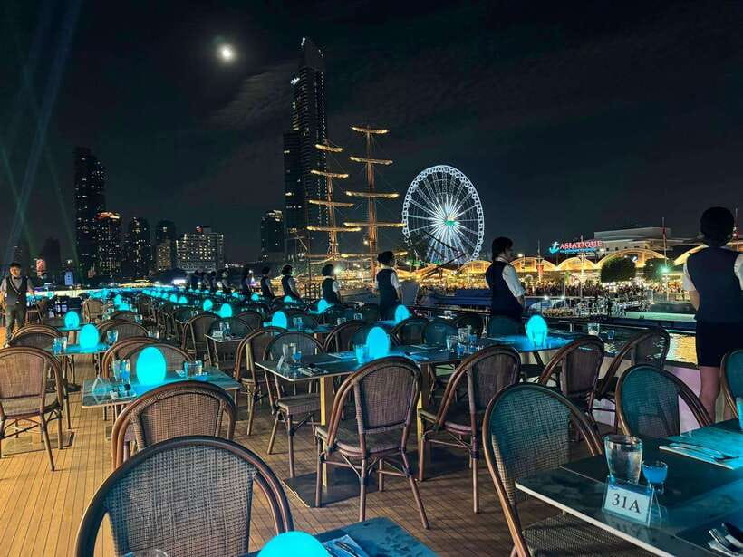 Bangkok: Royal Princess River Dinner Cruise with Live Music - The 2-Hour Route: What You’ll Actually See After the Boat Pulls Away