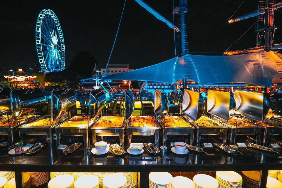 Bangkok: Royal Princess River Dinner Cruise with Live Music - Live Music and the Evening Mood: Serenades to Dance Floor