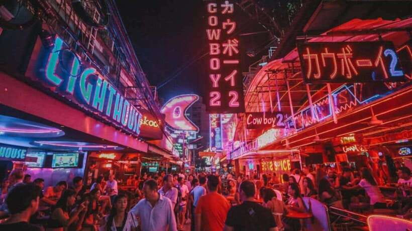 Bangkok: Soi Cowboy, Nana, Soi 11, Rooftops, Clubs & Go Go’s - Penny Black Asoke: a social kickoff with live music