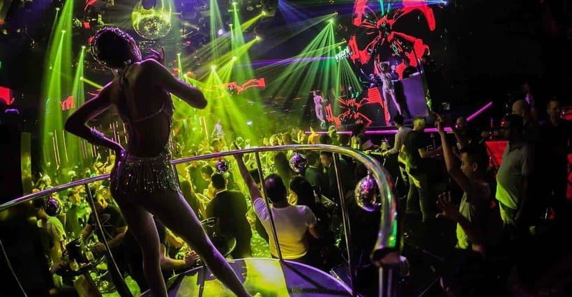 Bangkok: Soi Cowboy, Nana, Soi 11, Rooftops, Clubs & Go Go’s - Soi Cowboy walk-through: neon, motion, and quick context
