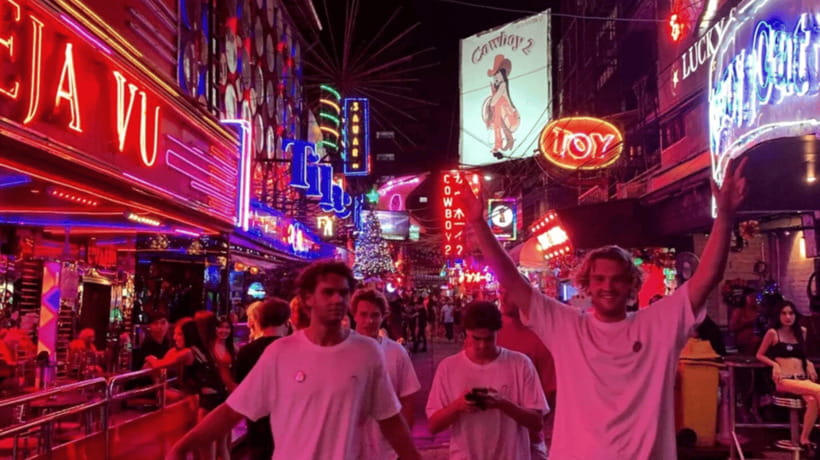 Bangkok: Soi Cowboy, Nana, Soi 11, Rooftops, Clubs & Go Go’s - Heaven17: deep house, cocktails, shisha, and games
