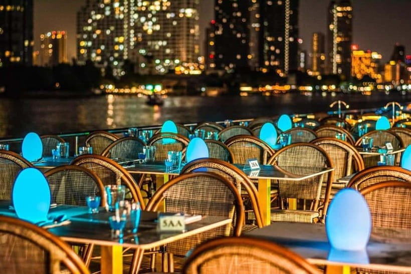 Bangkok: The Planet Dinner Cruise - The Chao Phraya After Dark: What the Two Hours Really Feels Like