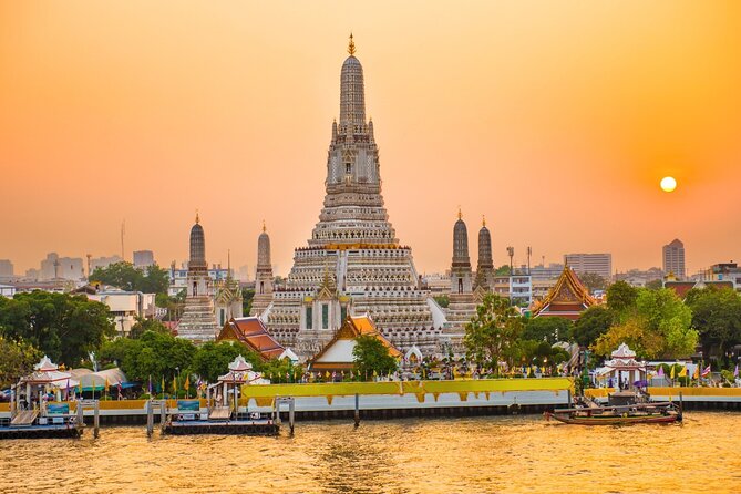 Bangkok Tuk-Tuk Tour by Night with Chinatown Street Food Meal - Stop 2: Grand Palace area—big sights, short time